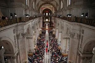 Vista de la Catedral de San Pablo de Londres antes de la misa de acción de gracias por el reinado de Isabel II, el 3 de junio de 2022, en el segundo de los cuatro días de celebraciones por el Jubileo de Platino. (Dan Kitwood/Pool Foto vía AP)