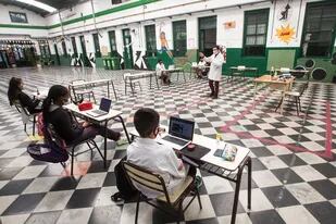 Mientras que muchos paises priorizan el regreso a las clases presenciales, en la Argentina solo el 1% de los alumnos y alumnas tuvo algún tipo de actividad educativa en la escuela durante todo el año
