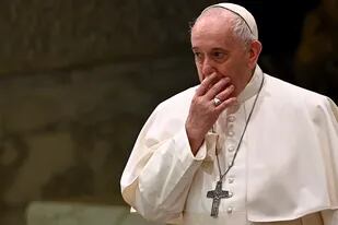 El Papa Francisco llegó hoy sin barbijo para dirigir su audiencia general semanal en la sala Pablo VI del Vaticano