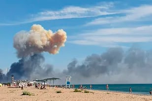 El ataque a la base aérea de Saky, vista desde las playas de Novofedorivka, Crimea