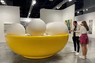 La galería White Cube ofrece en Art Basel Bowl con huevos (1994-2009), de Jeff Koons, por 7,5 millones de dólares