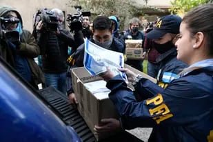Efectivos de la Policía Federal confiscaron una caja de documentos durante un allanamiento judicial en el Hotel Plaza Central, donde se aloja la tripulación de un avión de carga Boeing 747 de propiedad venezolana y en el que iban 19 personas, entre ellos, cinco iraníes