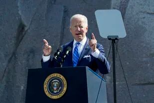 El presidente Joe Biden habla durante un evento para festejar el 10mo. aniversario de la dedicación del memorial Martin Luther King Jr. en Washington, el jueves 21 de octubre de 2021. (AP Foto/Susan Walsh)