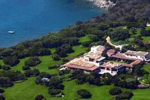 Se vende la mansión de los excesos de Berlusconi: el acuerdo entre sus hijos y los posibles compradores