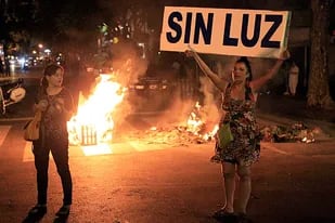 Protestas por los cortes de luz en diferentes barrios porteños