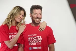 Carla Pereyra y Diego Simeone en la imagen que se difundió a comienzos de este mes como parte de la campaña de Atlétido de Madrid contra el hambre