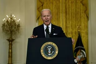 Joe Biden al hablar sobre la crisis por Ucrania en el Ala Este de la Casa Blanca. (Photo by Brendan Smialowski / AFP)