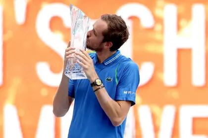 Daniil Medvedev ganó el cuarto título en la temporada 2023 y desde este lunes será cuarto en el ranking mundial de la ATP