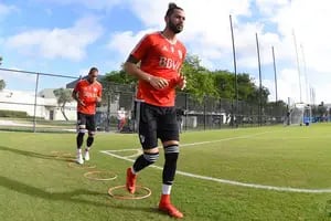 River sufre por Larrondo: volvió a lesionarse y podría dejar el fútbol