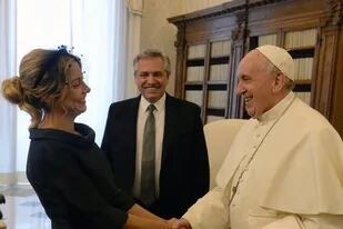 Fabiola Yañez y Alberto Fernández junto al papa Francisco