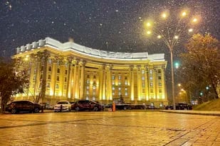 En esta foto, dada a conocer por el servicio de prensa del Ministerio de Relaciones Exteriores de Ucrania, se ve el edificio del ministerio en Kiev. (Servicio de Prensa del Mnisterio de Relaciones Exteriores de Ucrania vía AP)