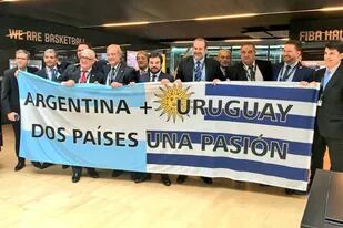 La imagen de diciembre pasado, cuando la FIBA les otorgó a Argentina y Uruguay la realización del Mundial 2027