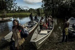 Miembros de la tribu munduruku, habitantes ancestrales de la gran selva brasileña