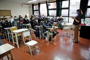 Luego de las vacaciones de invierno, los alumnos porteños volvieron a clases sin distanciamiento en las aulas, pero con medidas de prevención