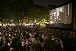 Cine al aire libre, una de las actividades del proyecto Clic, que ganó en la contienda de barrio porteños que premió al más creativo