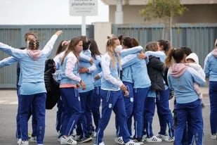 Emotiva llegada de los atletas olímpicos argentinos al aeropuerto de Ezeiza