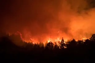 Fuego en los alrededores de Bariloche