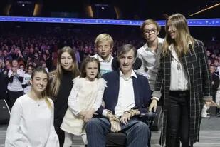 Esteban Bullrich junto a su familia en un evento en el Movistar Arena, en junio pasado