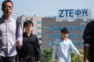 ZTE es el cuarto fabricante más grande de China, pero debió cerrar todas sus operaciones internacionales tras una sanción en EE.UU.
