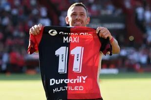 Maxi Rodríguez se sacó la camiseta al celebrar su gol