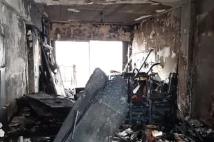 Interior del departamento que se incendió hoy en Recoleta