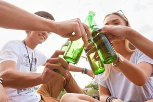 Para los especialistas, la naturalización del consumo de alcohol en adolescentes por parte de los adultos y la falta de políticas públicas más efectivas, son algunas de las principales preocupaciones