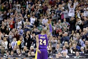 Kobe Bryant fue ovacionado en cada estadio donde jugó en su temporada de despedida; su trágica muerte amplió su leyenda.