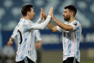 Messi y Agüero se asociaron para el 3 a 0 parcial de la Argentina sobre Bolivia