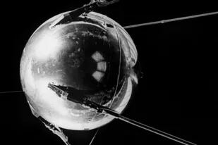 El Sputnik 1, el primer satélite artificial; la palabra significa, en ruso, "satélite"