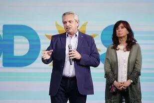 Alberto Fernández y Cristina Kirchner, el 12 de septiembre de las PASO, al reconocer la derrota en el búnker del Frente de Todos