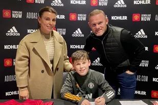 El hijo de Wayne Rooney firmó con Manchester United: otros casos de padres futbolistas