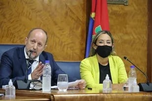 Martín Insaurralde, con Marina Lesci, en el Concejo Deliberante de Lomas de Zamora