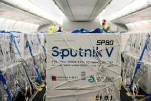 Un nuevo vuelo de Aerolíneas llegó desde Rusia con más dosis de la vacuna Sputnik V