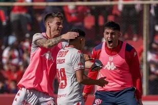 Machuca anotó un golazo de tiro libre para Unión, en la goleada ante Lanús por 3-0