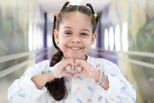 Yasmin Garcia, de 7 años, se sometió a una cirugía mínimamente invasiva que resolvió un problema grave que tenía detrás de su ojo derecho