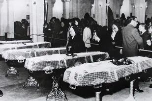 El funeral de los tres sacerdotes y dos seminaristas palotinos en la parroquia San Patricio, ante una multitud