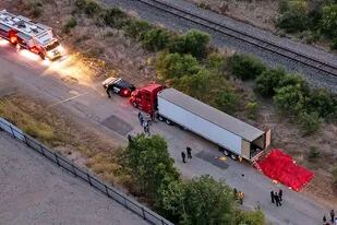 Se encontró más de medio centenar de cadáveres dentro de un camión al borde de una carretera en San Antonio, Texas, y las historias que surgen de la tragedia son desgarradoras