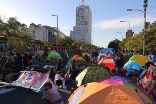 A fines de marzo, los piqueteros realizaron un inédito acampe de 48 horas sobre la avenida 9 de Julio