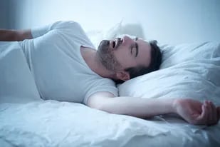 Los estudios de polisomnografía son efectivos para saber cuántas veces por hora los ronquidos interrumpen el sueño y qué tan serio es el problema