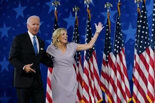 Joe Biden junto a su esposa, Jill