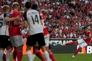 Enzo Fernández empalmó una volea impecable para su primer gol con la camiseta de Benfica