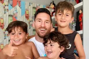 Lionel Messi con sus hijos: Mateo, Thiago y Ciro