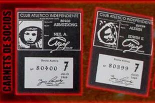 Los carnets de Independiente de Armstrong y Aldrin.