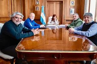 Walter Correa, el primero a la izquierda, hace dos semanas en una reunión con Cristina Kirchner y los sindicalistas Pablo Moyano, Omar Plaini y Mario Manrique