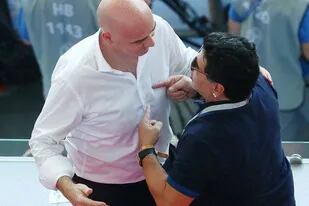 El arbitraje pone a Maradona en la vereda opuesta a la entidad de la que es embajador