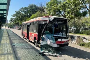 Fuerte choque en el metrobus de la avenida 9 de Julio