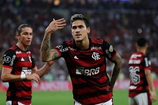 Pedro, de Flamengo, festeja su gol ante Corinthians