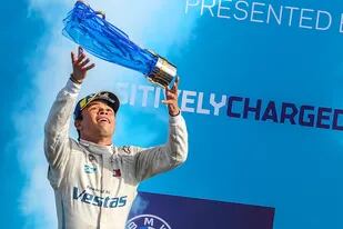 La alegría de Nyck de Vries en Berlín: el neerlandés, de 26 años, se consagró campeón mundial de la Fórmula E