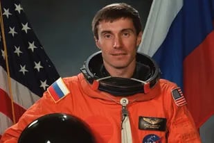 El astronauta fue conocido como "el último ciudadano soviético": estaba en el espacio cuando cayó la URSS y quedó flotando sin saber cuándo iba a volver
