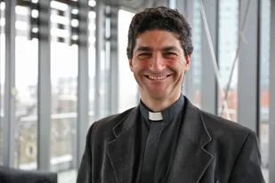 Augusto Zampini, el sacerdote argentino que el Papa nombró para luchar contra el coronavirus